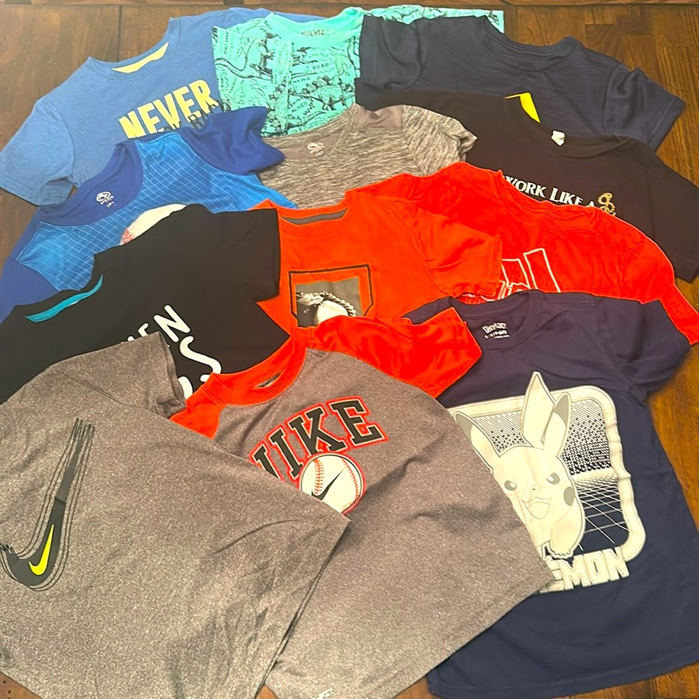 Bundle of TWELVE Boys tees size 6 or 7